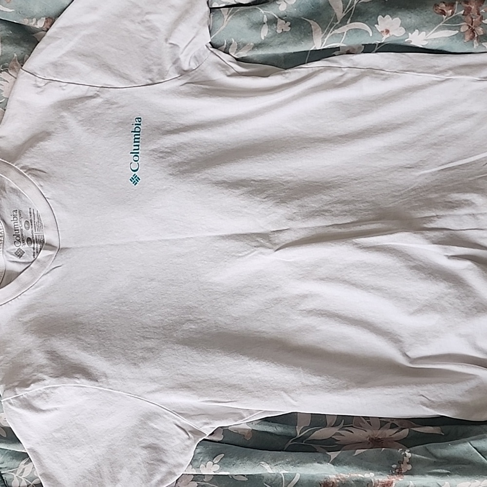 Size S Columbia shirt
